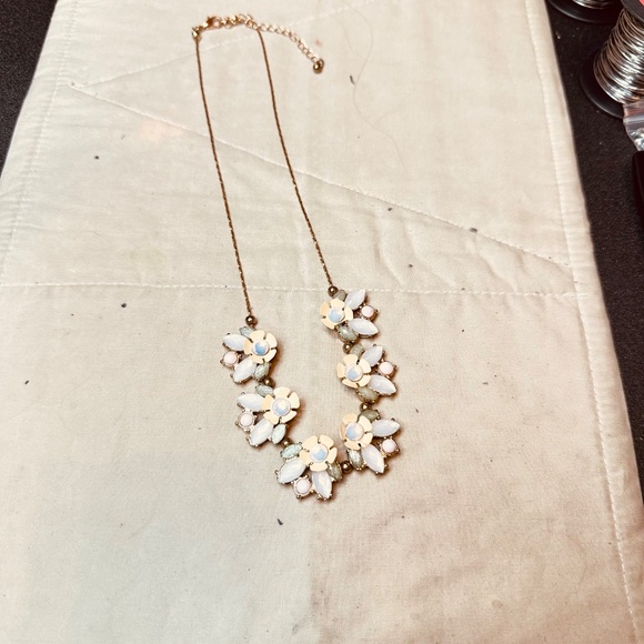 Gold Tone w/Foral Crystal Designed Beaded Necklace - Picture 2 of 11